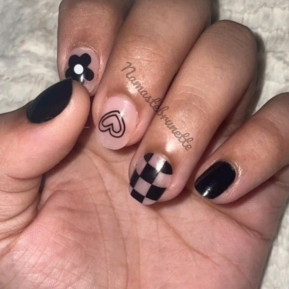2/$16 Black Hearts & Flowers Press On Nails - Picture 6 of 13